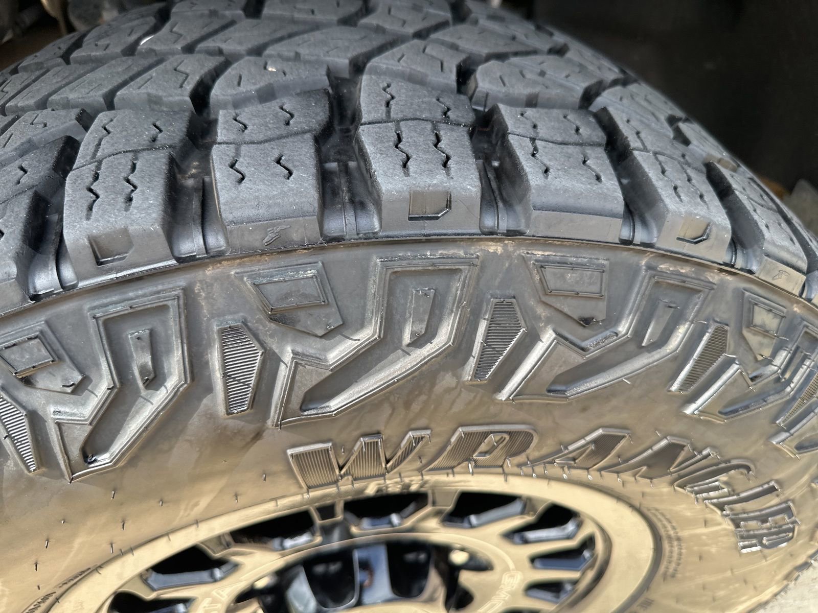 Used 2024 GMC Sierra 2500 AT4X w/ AT4X AEV Edition image 13