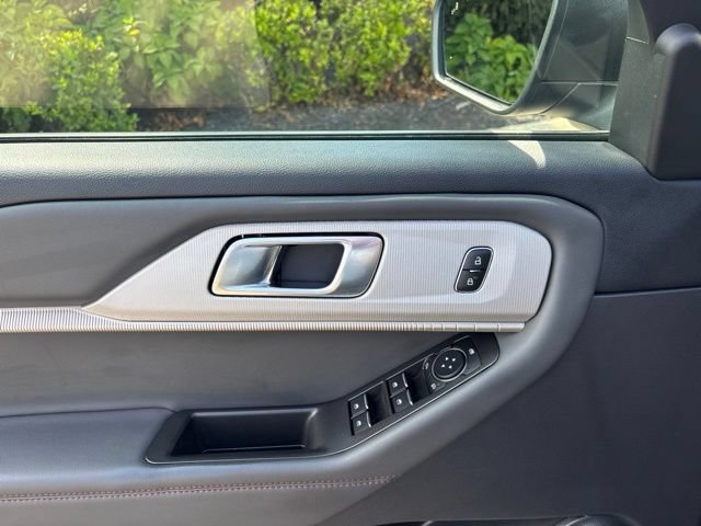 Certified 2025 Ford Explorer Active w/ Active Comfort Package AWD/4WD image 15