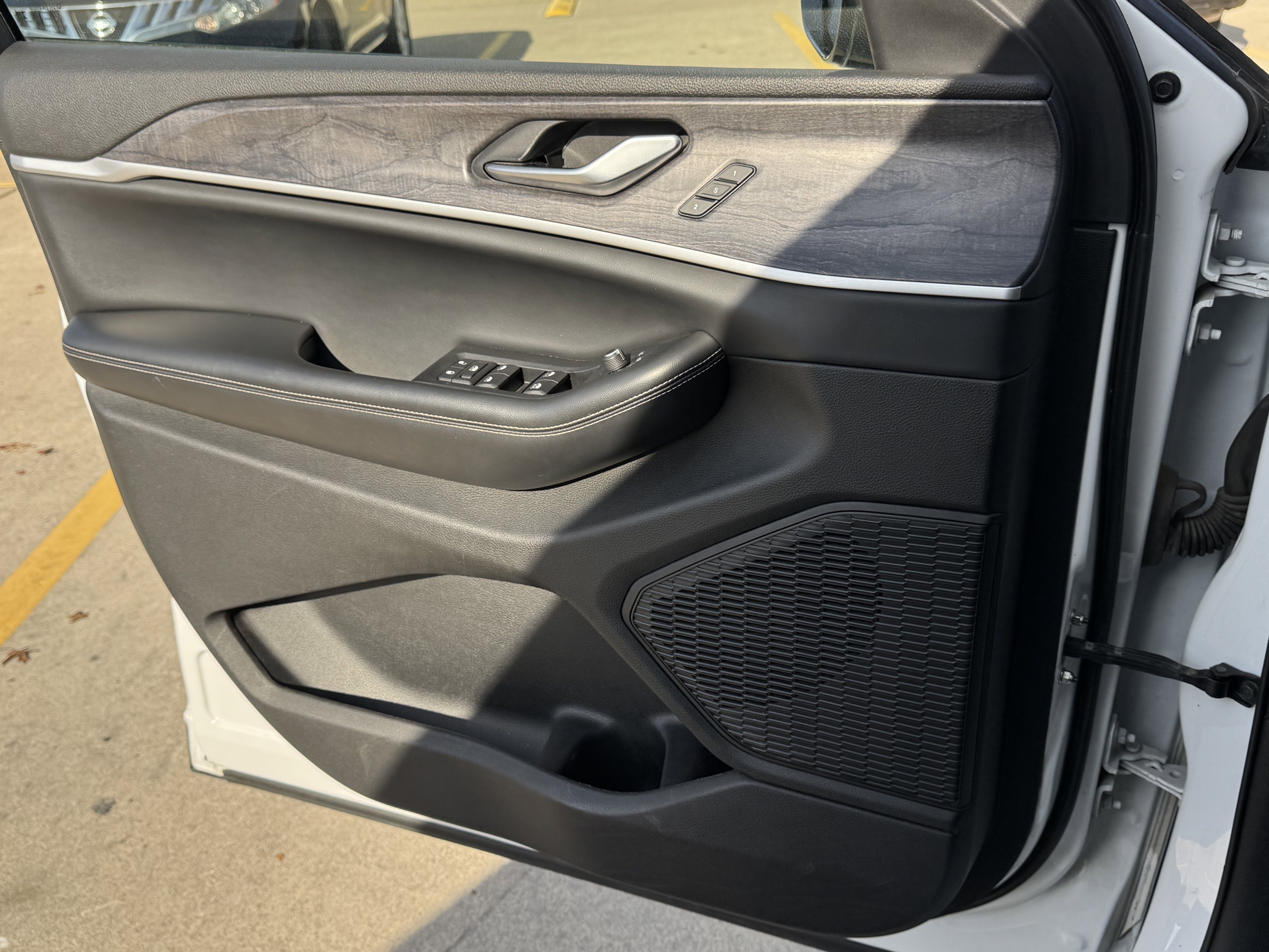 Used 2023 Jeep Grand Cherokee L Limited image 25