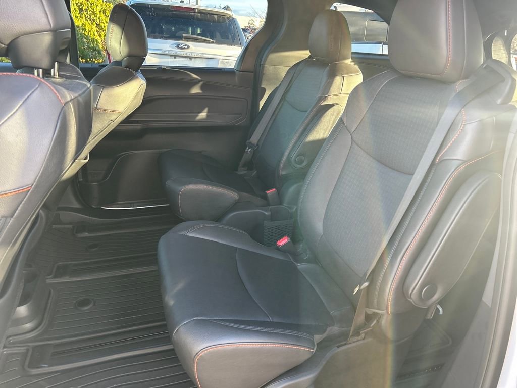Used 2023 Toyota Sienna XSE image 9