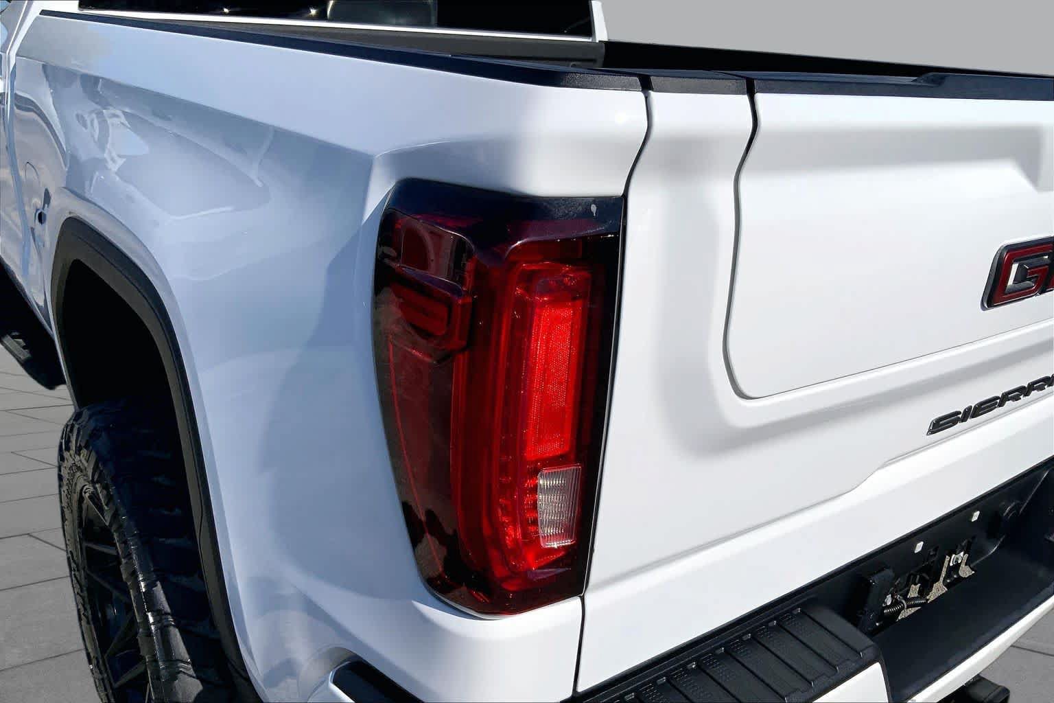 Used 2024 GMC Sierra 1500 AT4 w/ Technology Package AWD/4WD image 25