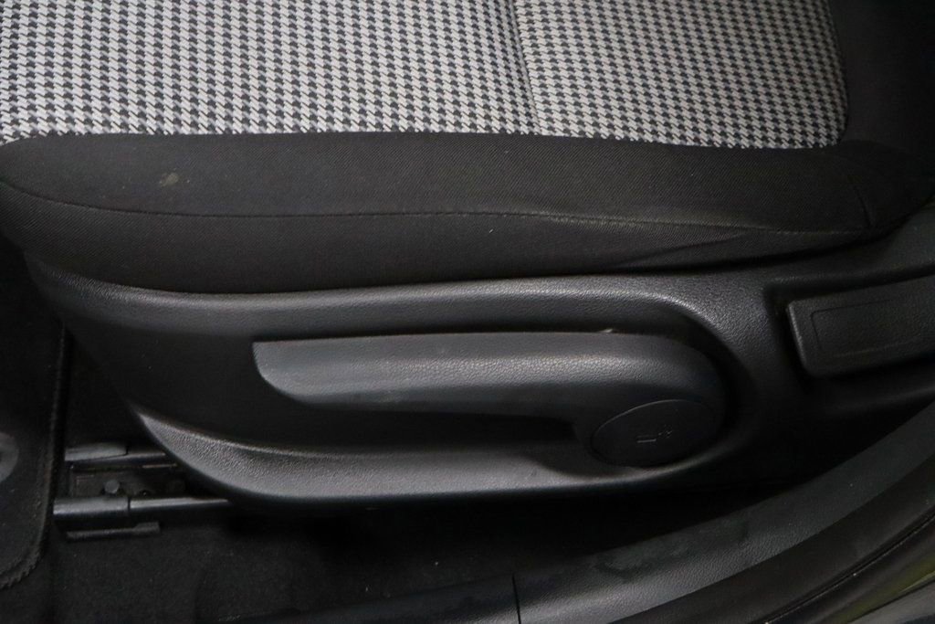 Used 2022 Hyundai Kona SE image 23