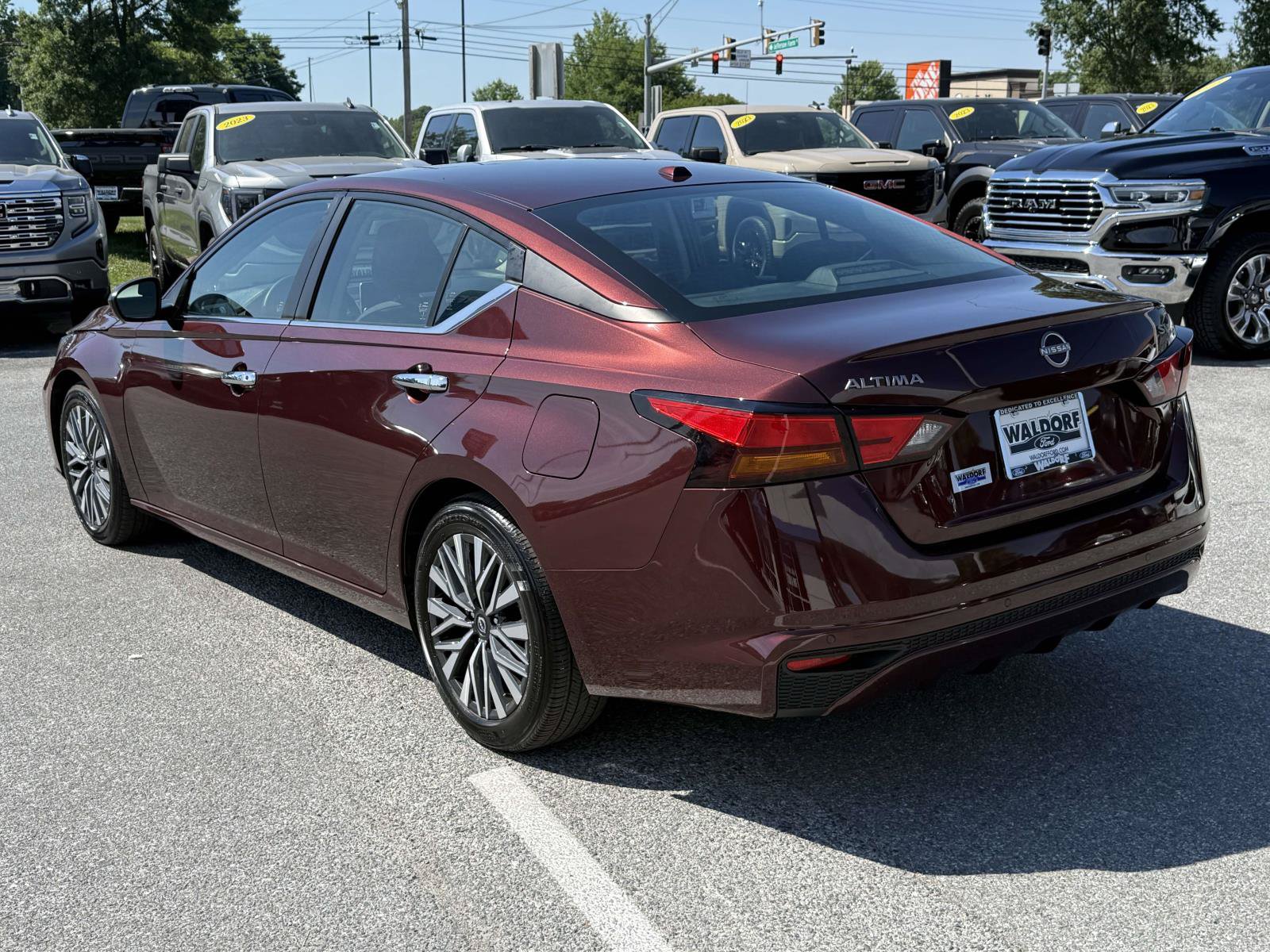 Used 2024 Nissan Altima 2.5 SV FWD image 4