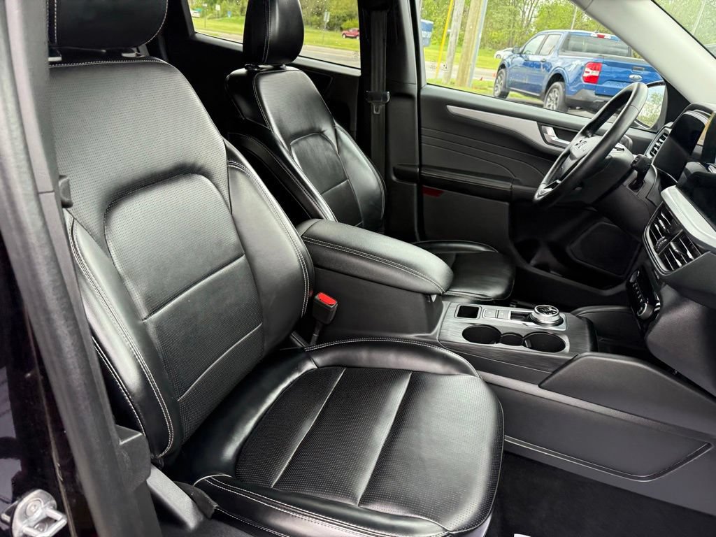 Certified 2024 Ford Escape Platinum AWD/4WD image 11
