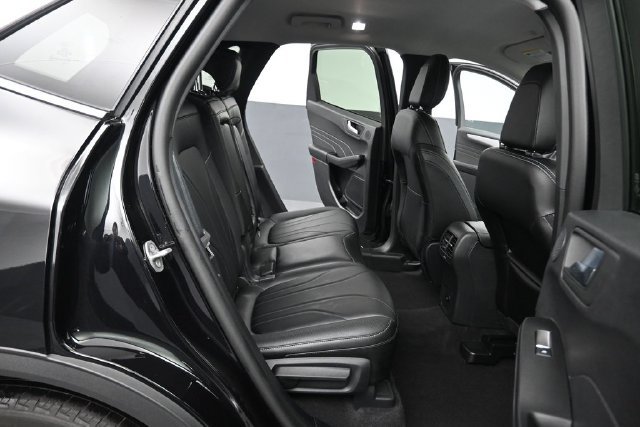 Certified 2026 Ford Escape SE w/ PHEV Premium Package FWD image 25