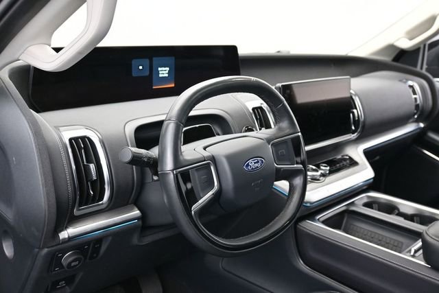 Certified 2025 Ford Expedition Platinum AWD/4WD image 14