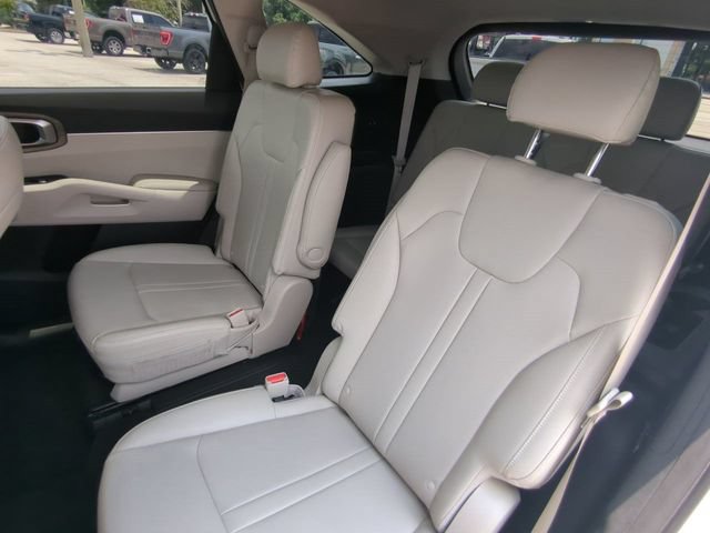 Used 2022 Kia Sorento EX w/ Panoramic Sunroof Package FWD image 16