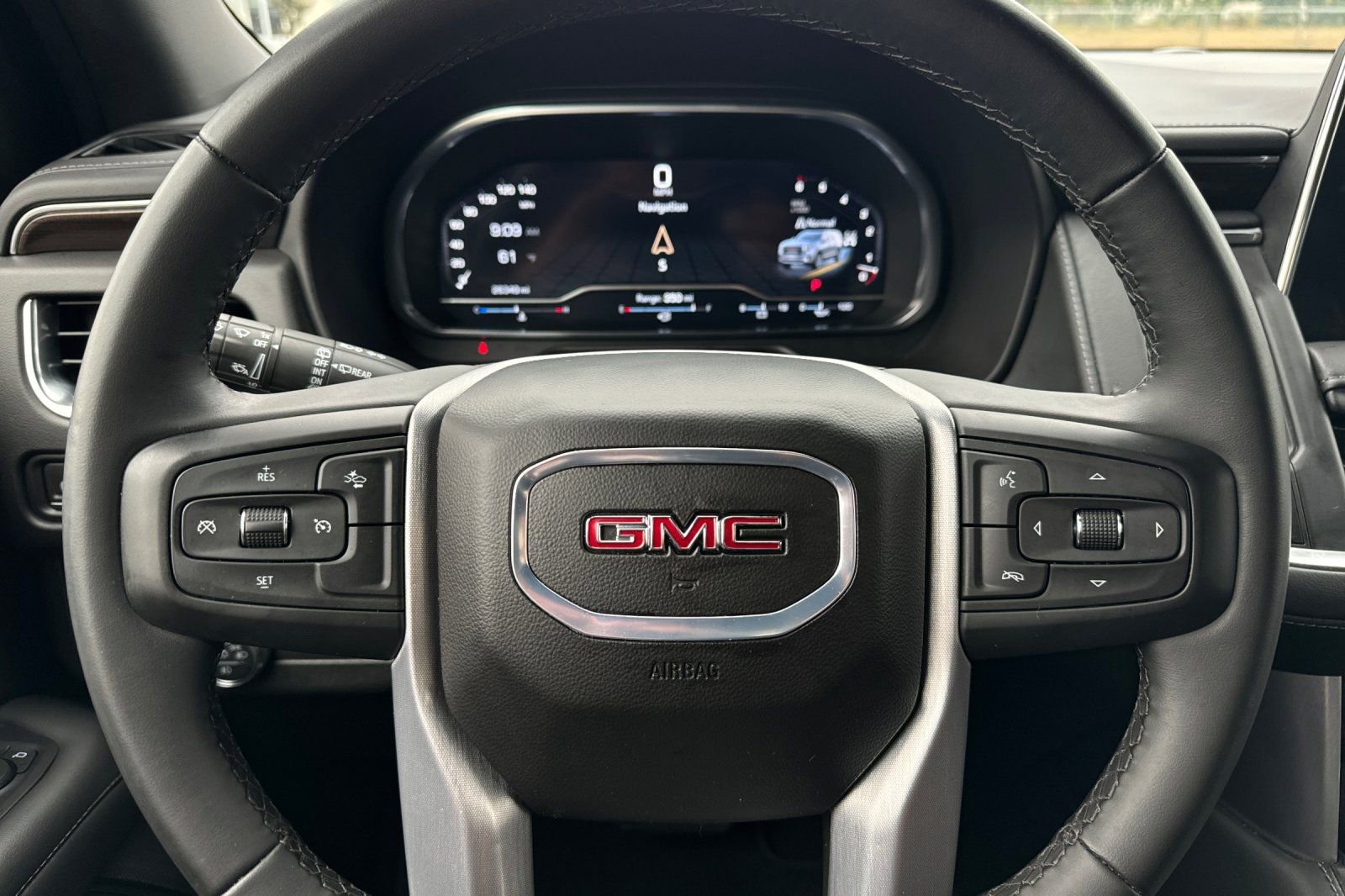 Used 2024 GMC Yukon XL SLE image 24