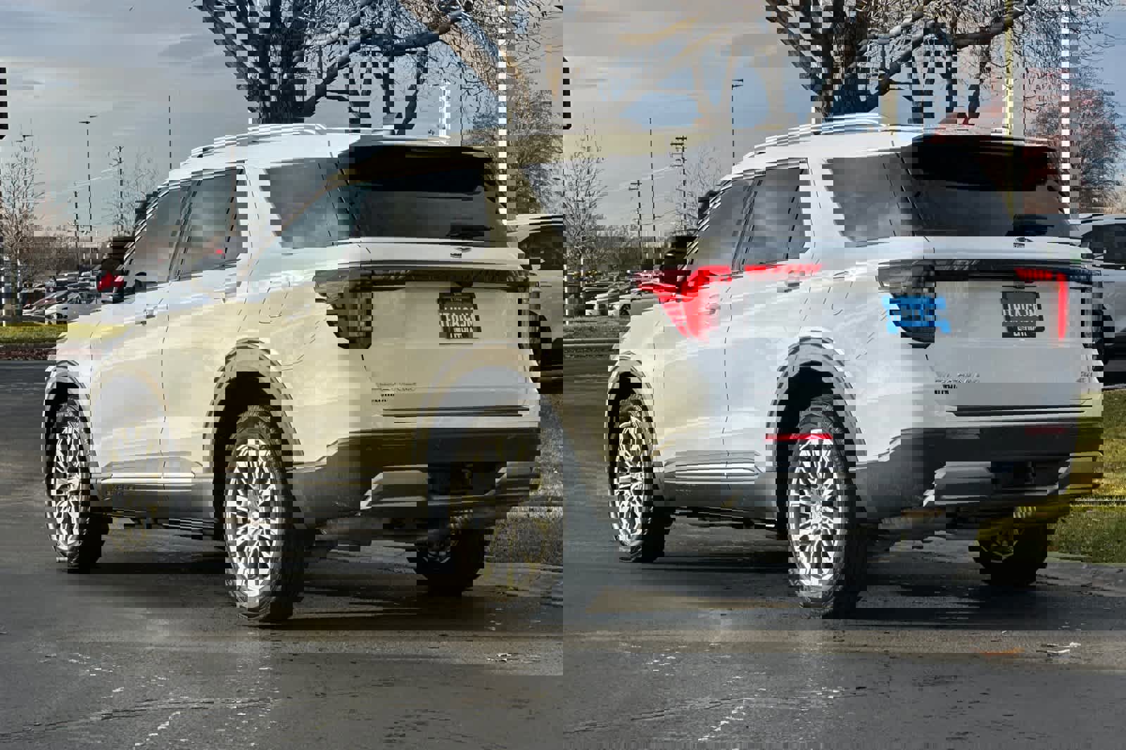 Certified 2025 Ford Explorer Platinum image 3