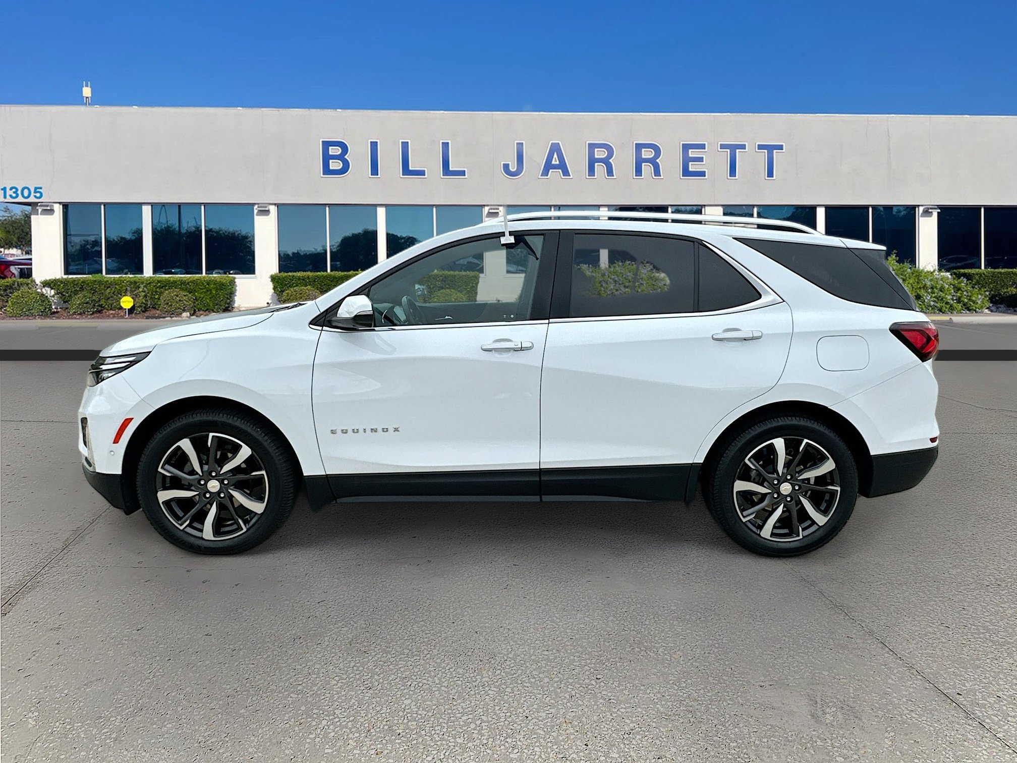 Used 2022 Chevrolet Equinox Premier image 2