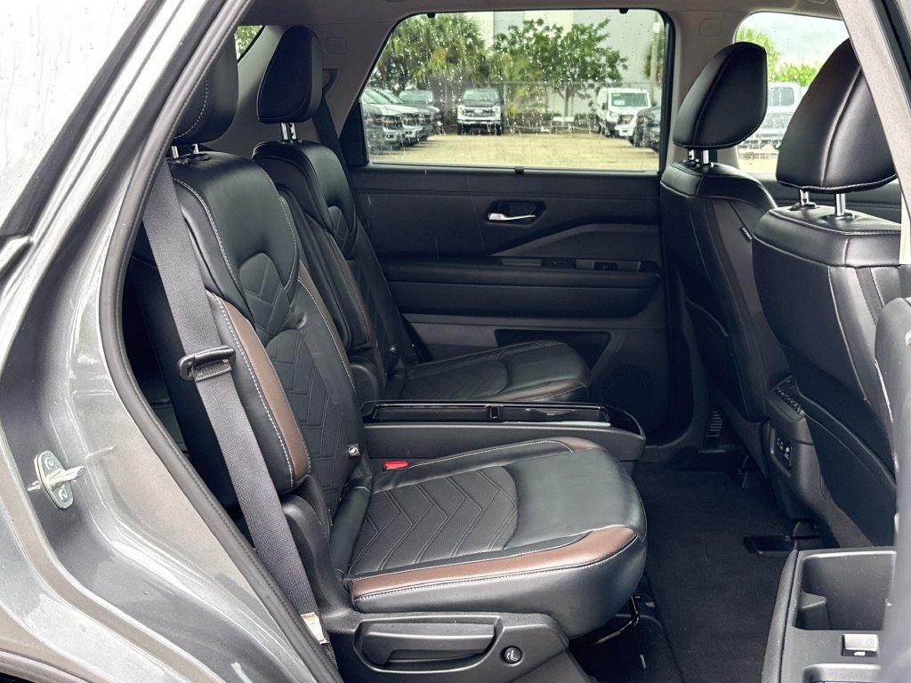 Used 2023 Nissan Pathfinder Platinum FWD image 28