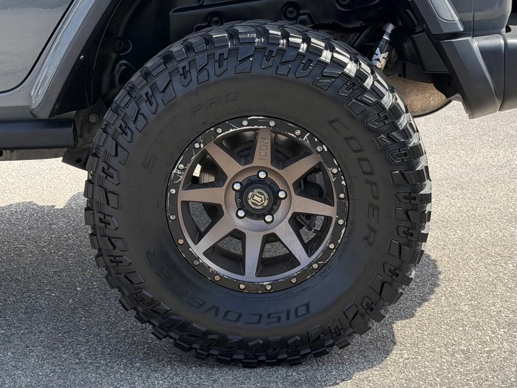 Used 2021 Jeep Wrangler Unlimited Rubicon w/ LED Lighting Group AWD/4WD image 13