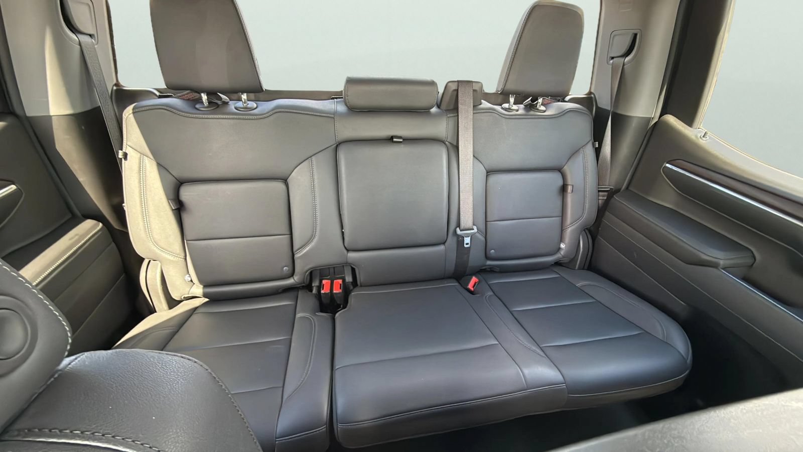 Used 2024 GMC Sierra 1500 SLT AWD/4WD image 10