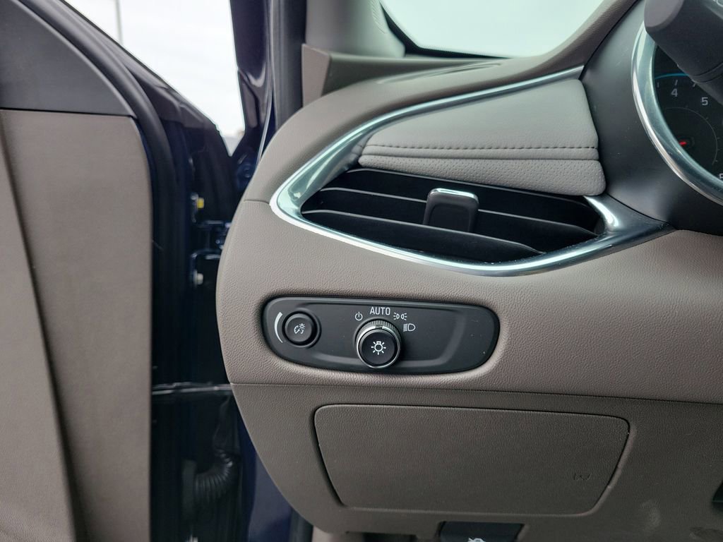 Used 2017 Chevrolet Malibu Premier w/ Driver Confidence Package image 21