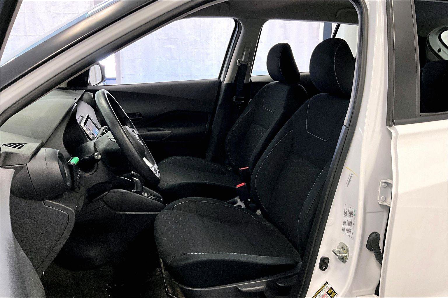 Used 2022 Nissan Kicks S image 24