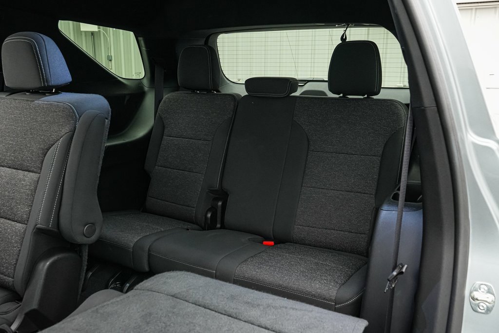 Used 2025 Chevrolet Traverse LT image 19