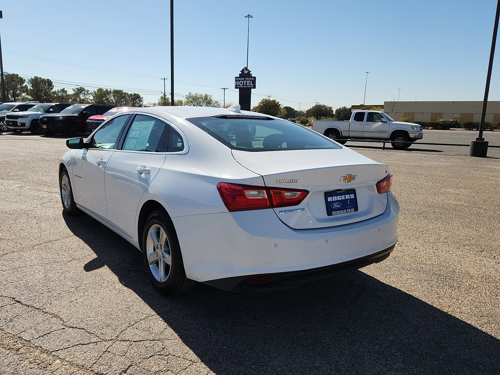 Used 2024 Chevrolet Malibu LT image 3