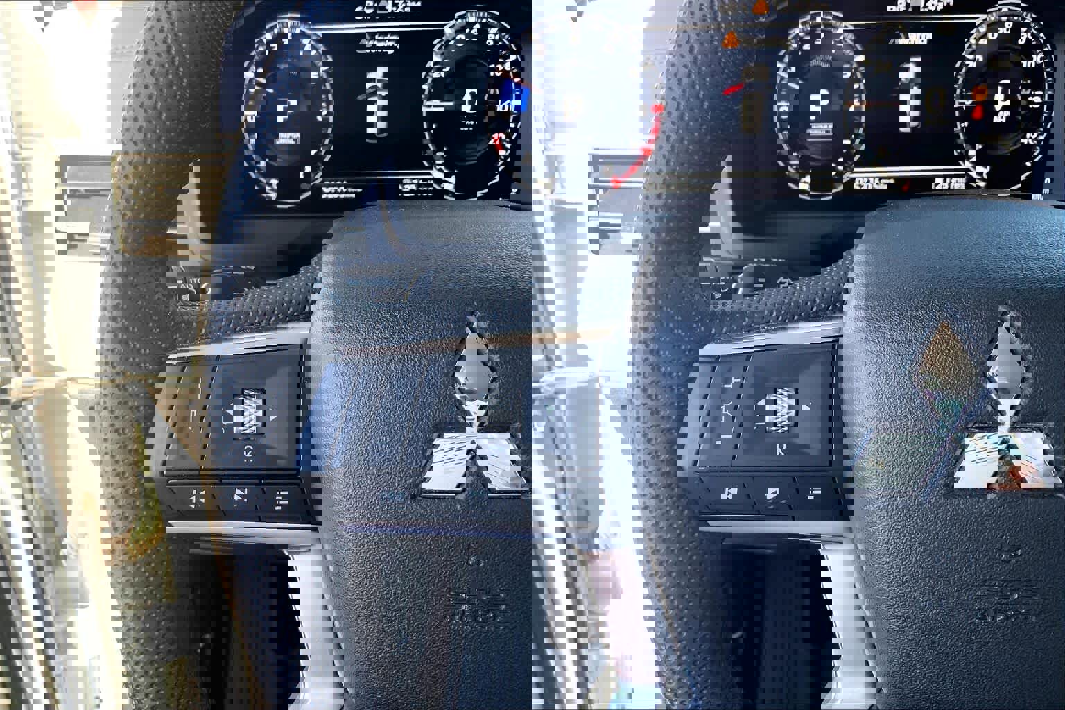 Used 2023 Mitsubishi Outlander SEL image 23