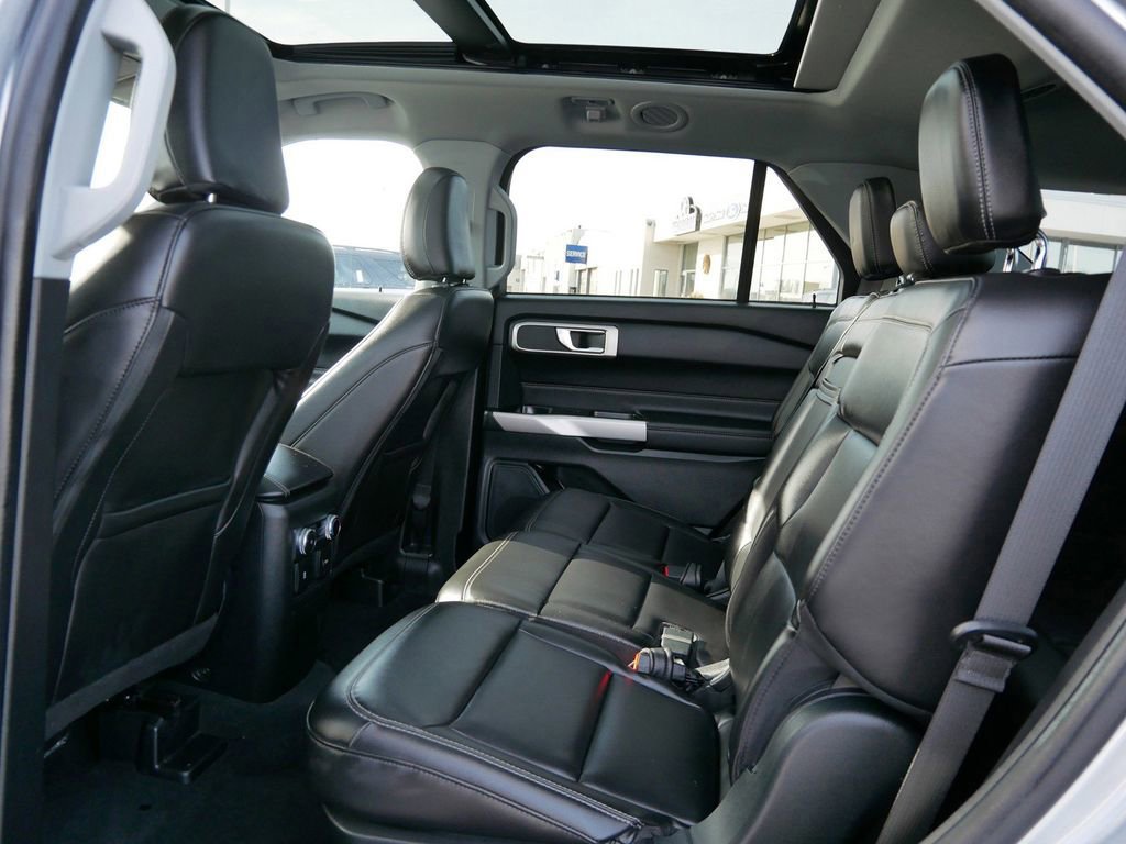 Certified 2022 Ford Explorer XLT w/ Equipment Group 202A image 12