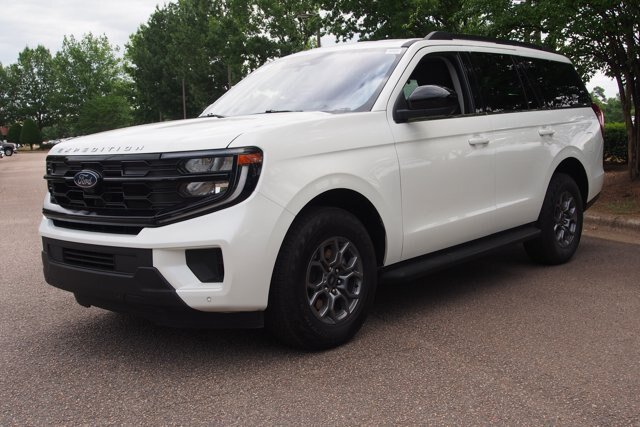 Certified 2025 Ford Expedition Active RWD image 3