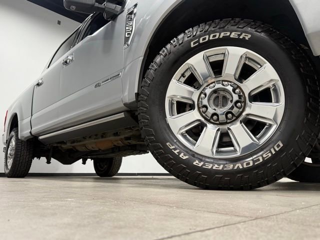Certified 2022 Ford F350 Platinum w/ FX4 Off-Road Package image 3