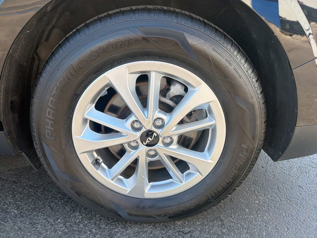 Used 2024 Kia Carnival LX FWD image 49