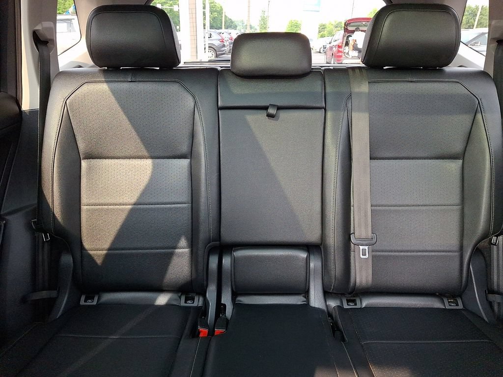 Used 2020 Volkswagen Tiguan SEL AWD/4WD image 19
