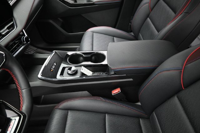 Used 2025 Chevrolet Equinox RS w/ Safety and Technology Package AWD/4WD image 28