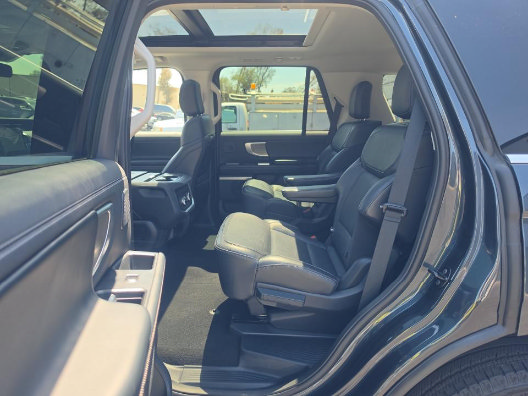 Certified 2025 Ford Expedition Platinum w/ Driver's Package AWD/4WD image 10