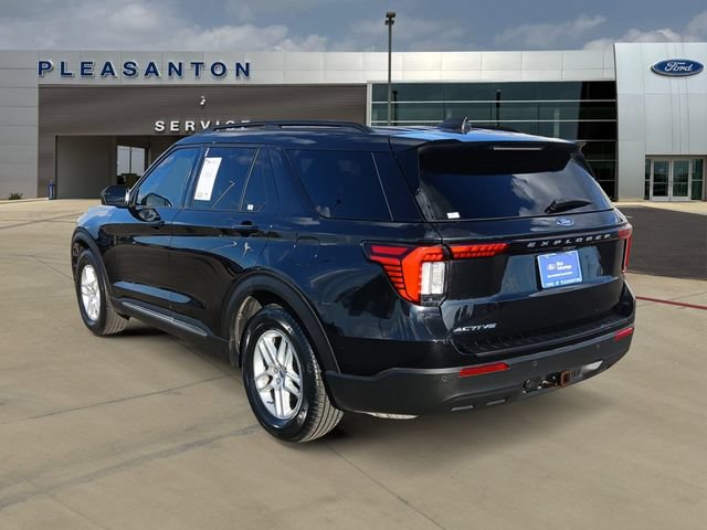 Certified 2025 Ford Explorer Active RWD image 3