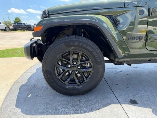 Used 2021 Jeep Gladiator Sport AWD/4WD image 4