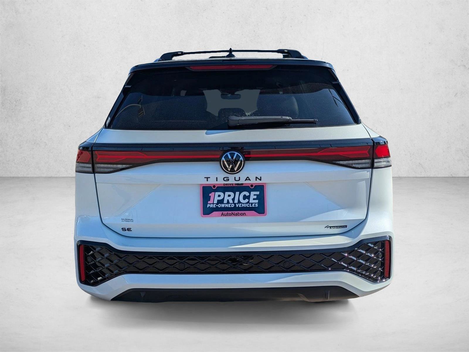 Used 2025 Volkswagen Tiguan SE R-Line AWD/4WD image 7