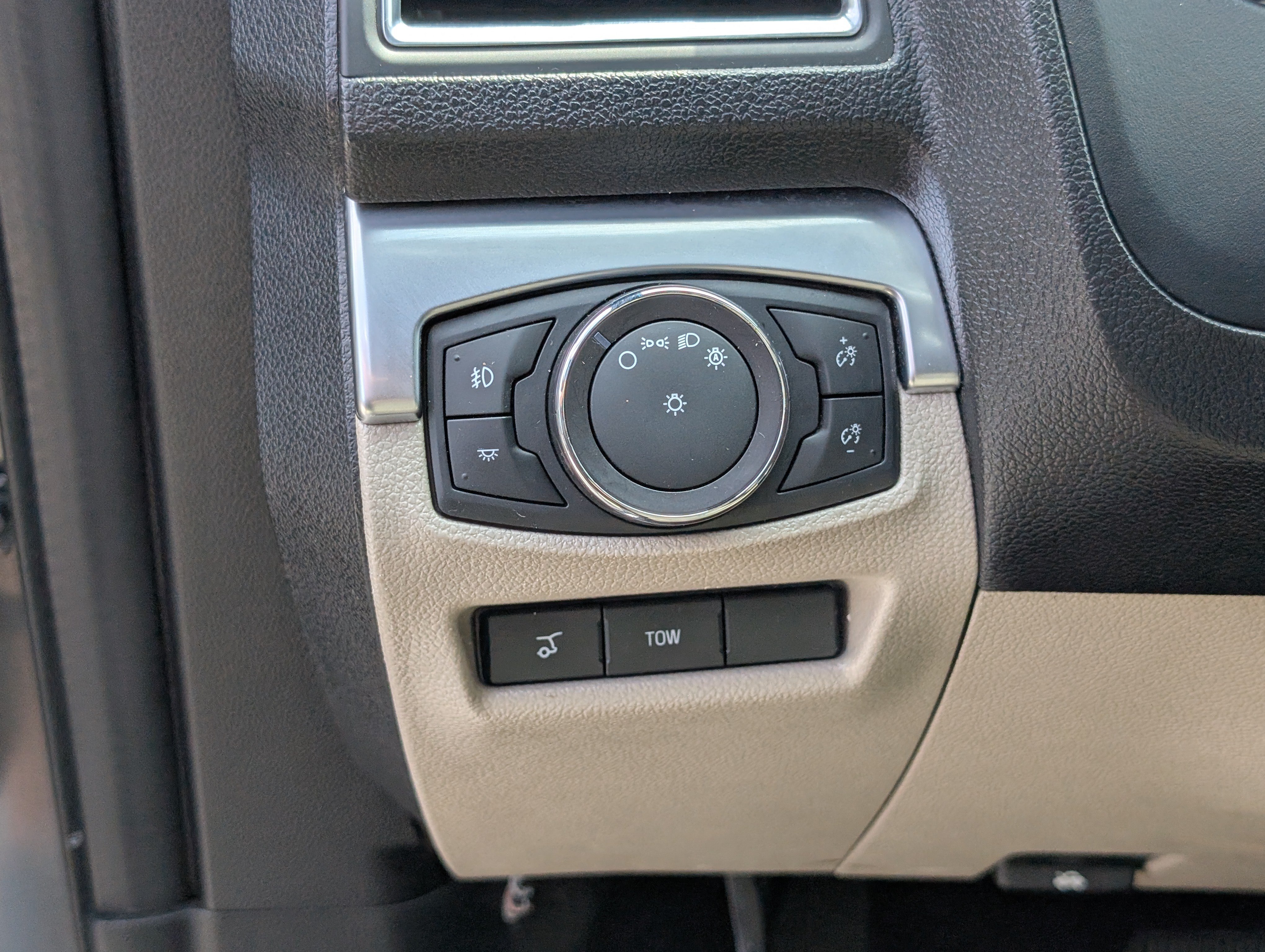 Certified 2019 Ford Explorer Limited w/ Class III Trailer Tow Package AWD/4WD image 25