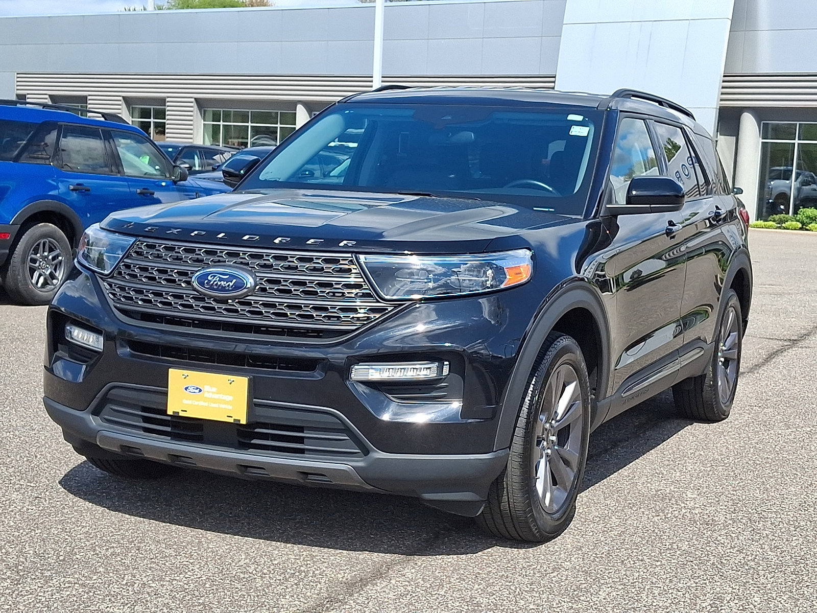 Certified 2023 Ford Explorer XLT w/ Equipment Group 202A AWD/4WD image 4