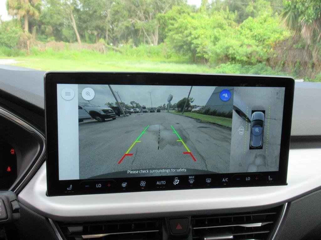 Certified 2025 Ford Escape SE w/ PHEV Premium Package image 31