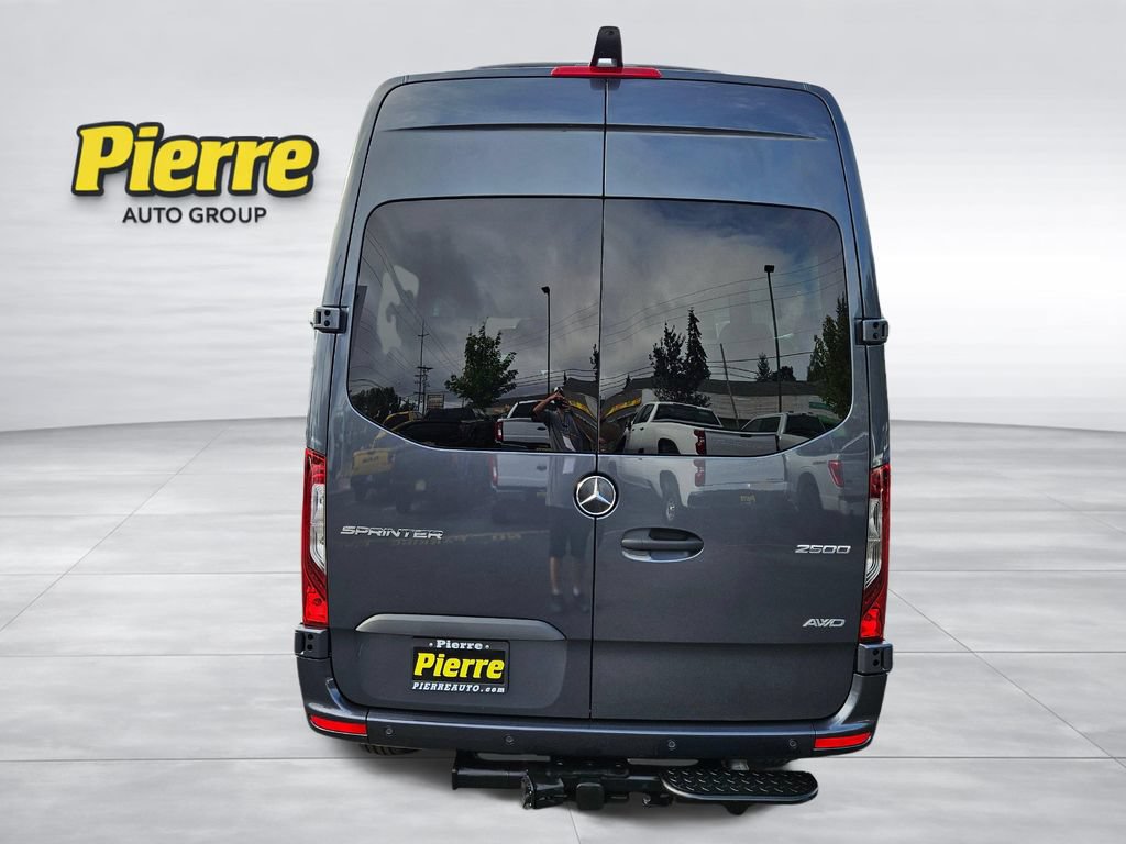 Used 2024 Mercedes-Benz Sprinter 2500 image 4