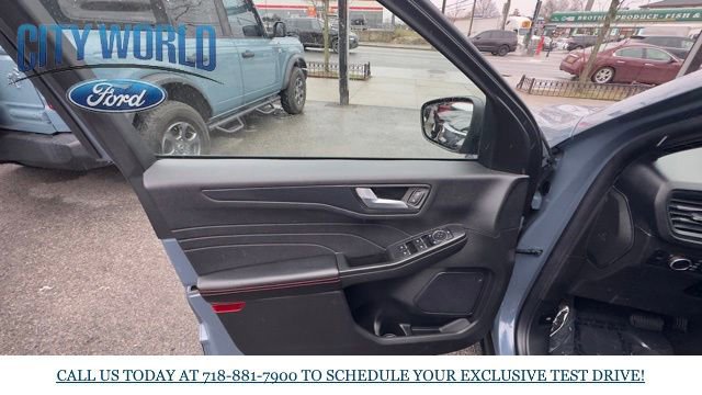 Certified 2025 Ford Escape ST-Line w/ Cold Weather Package AWD/4WD image 6