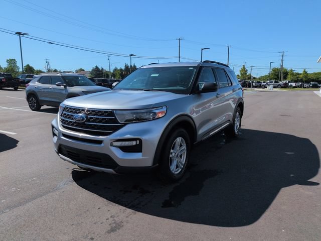 Certified 2023 Ford Explorer XLT w/ Equipment Group 202A AWD/4WD image 3