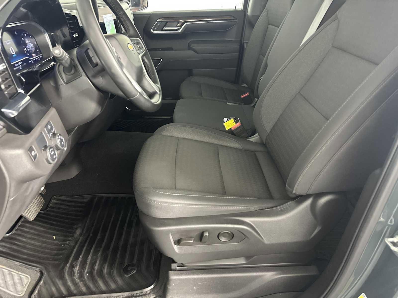 Used 2025 Chevrolet Silverado 1500 LT image 7