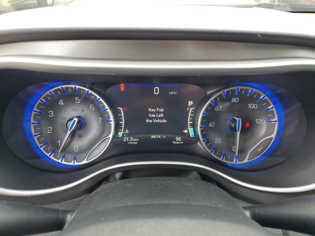 Used 2023 Chrysler Pacifica Touring-L image 14