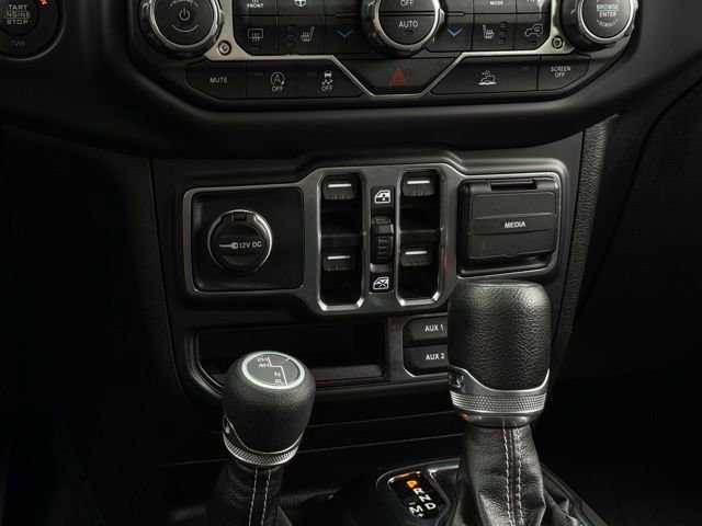 Used 2023 Jeep Wrangler Unlimited Sahara w/ Cold Weather Group AWD/4WD image 28