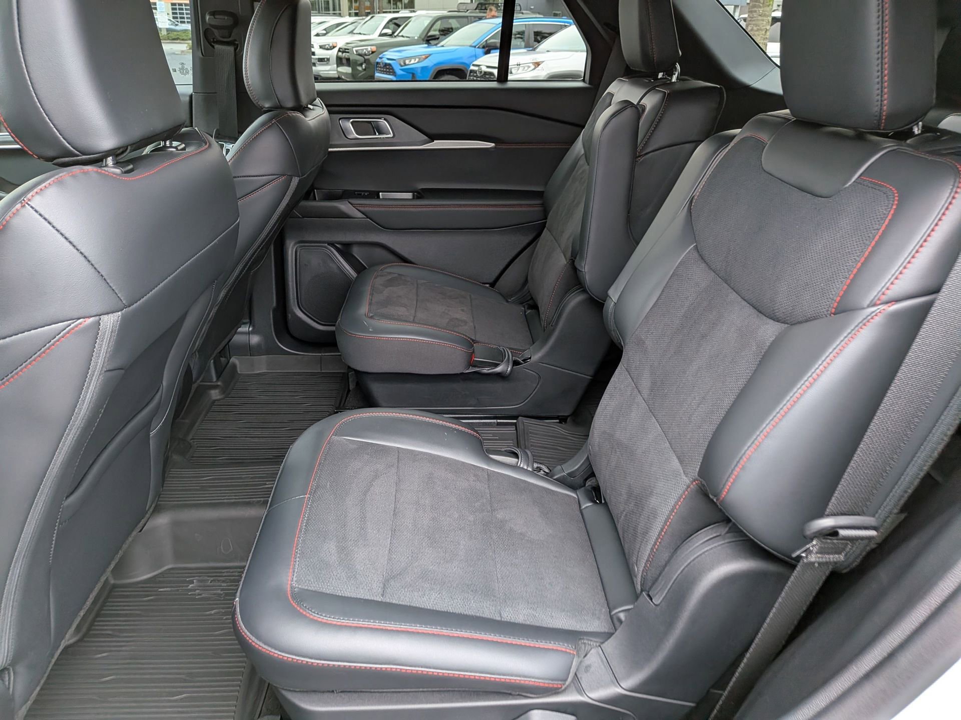 Certified 2025 Ford Explorer ST image 18