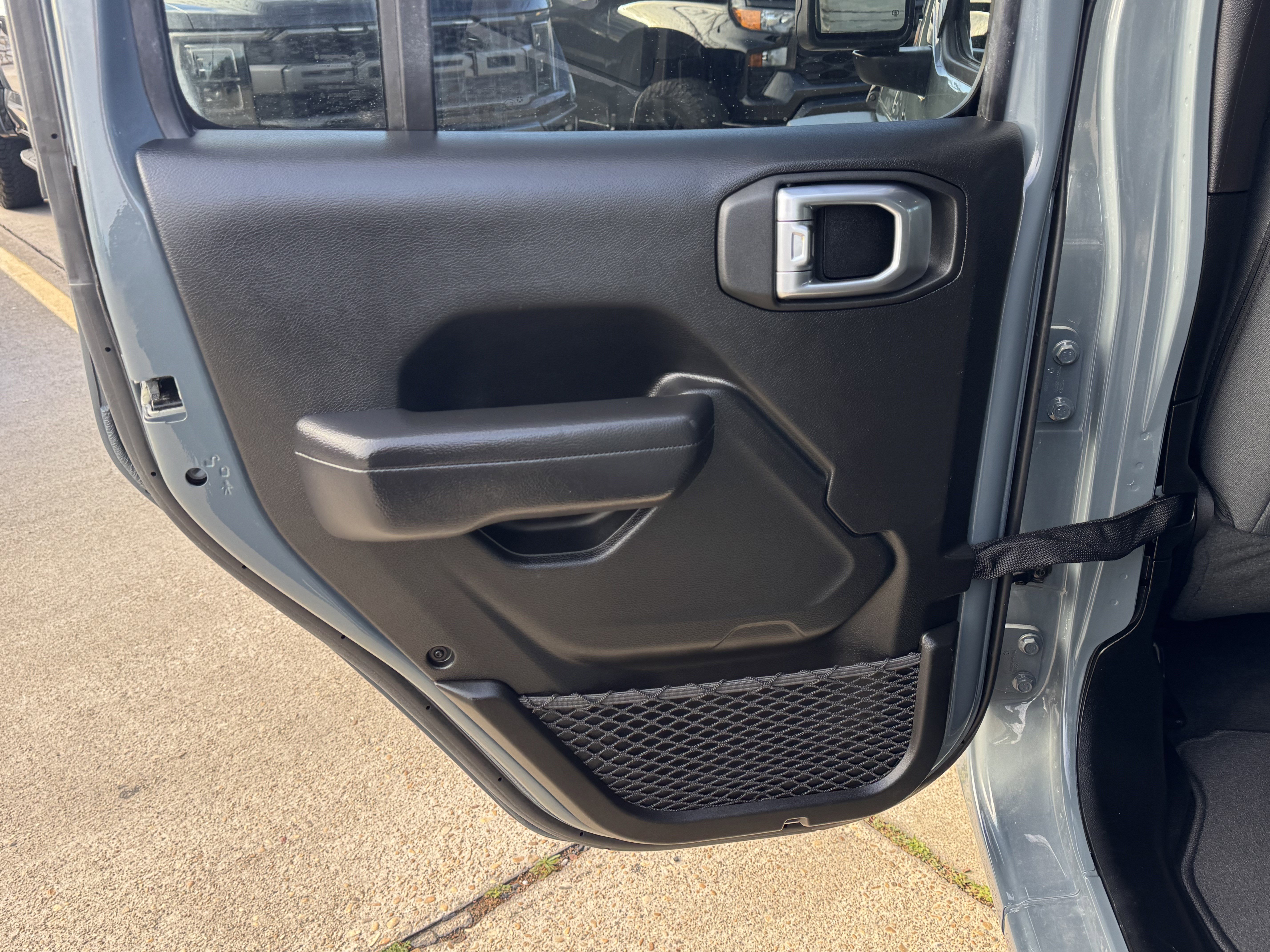 Used 2025 Jeep Wrangler Sport S image 15