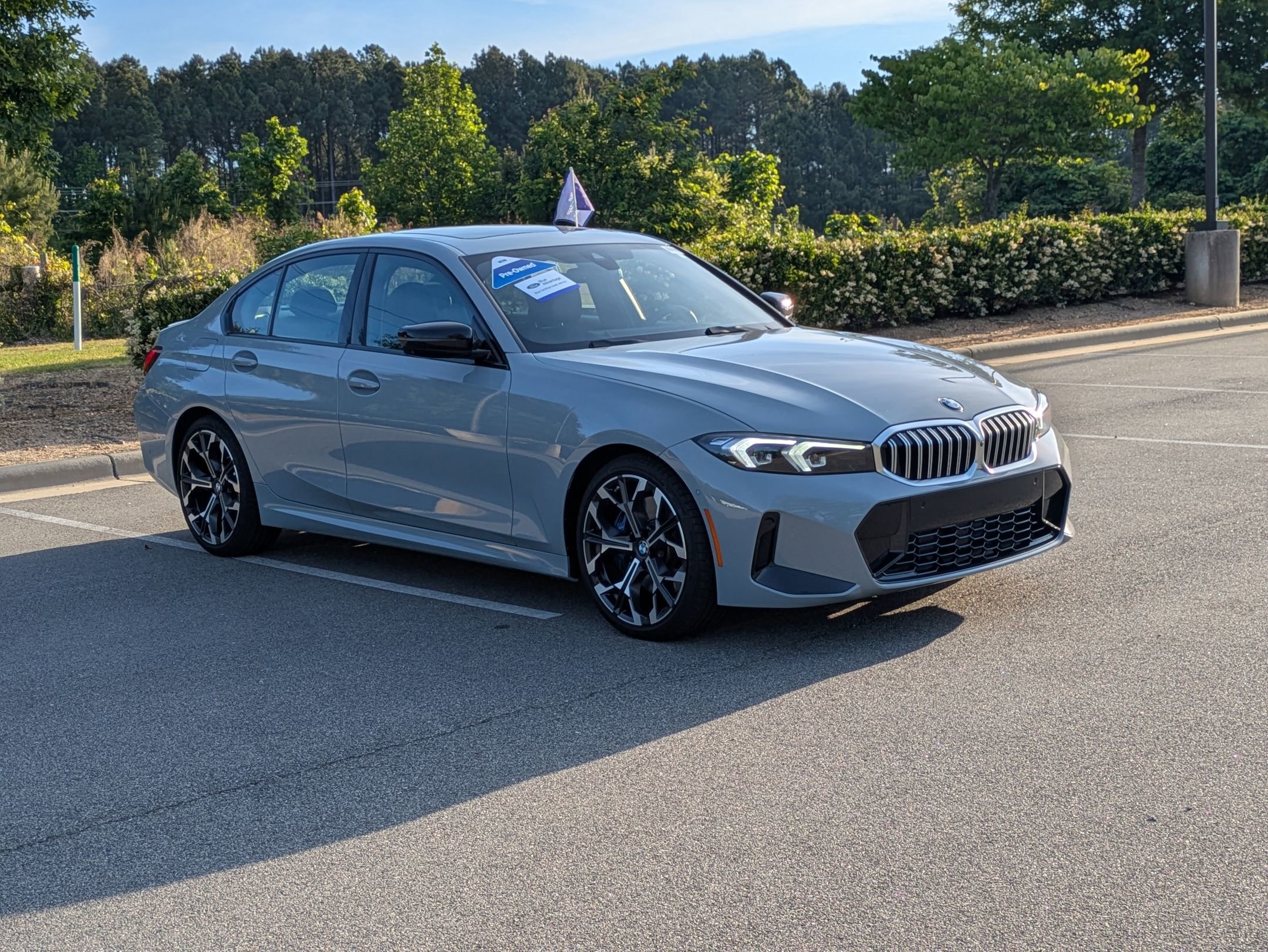 Used 2025 BMW 330i Sedan w/ M Sport Package RWD image 2