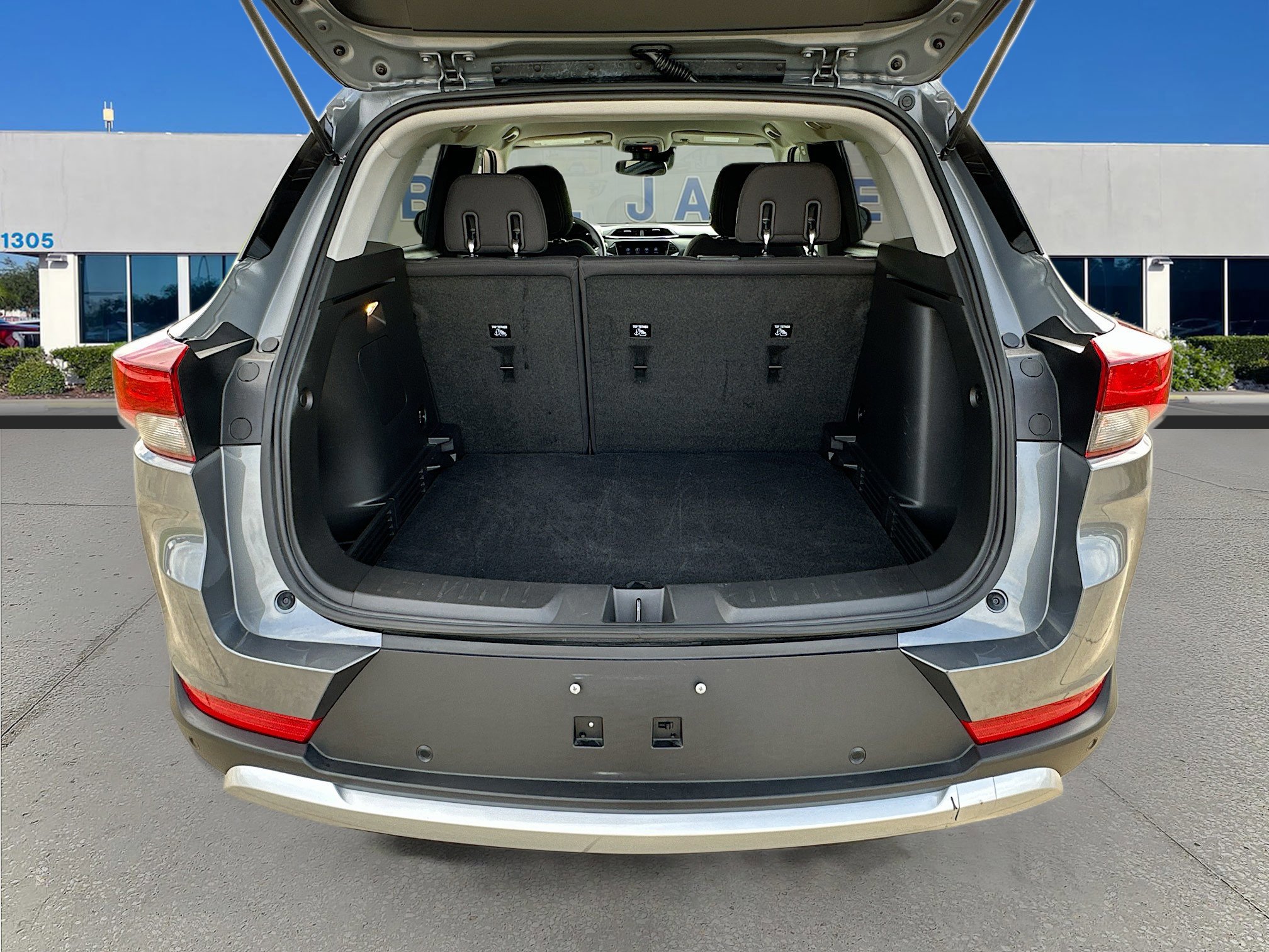 Used 2022 Chevrolet TrailBlazer LT w/ Convenience Package image 23