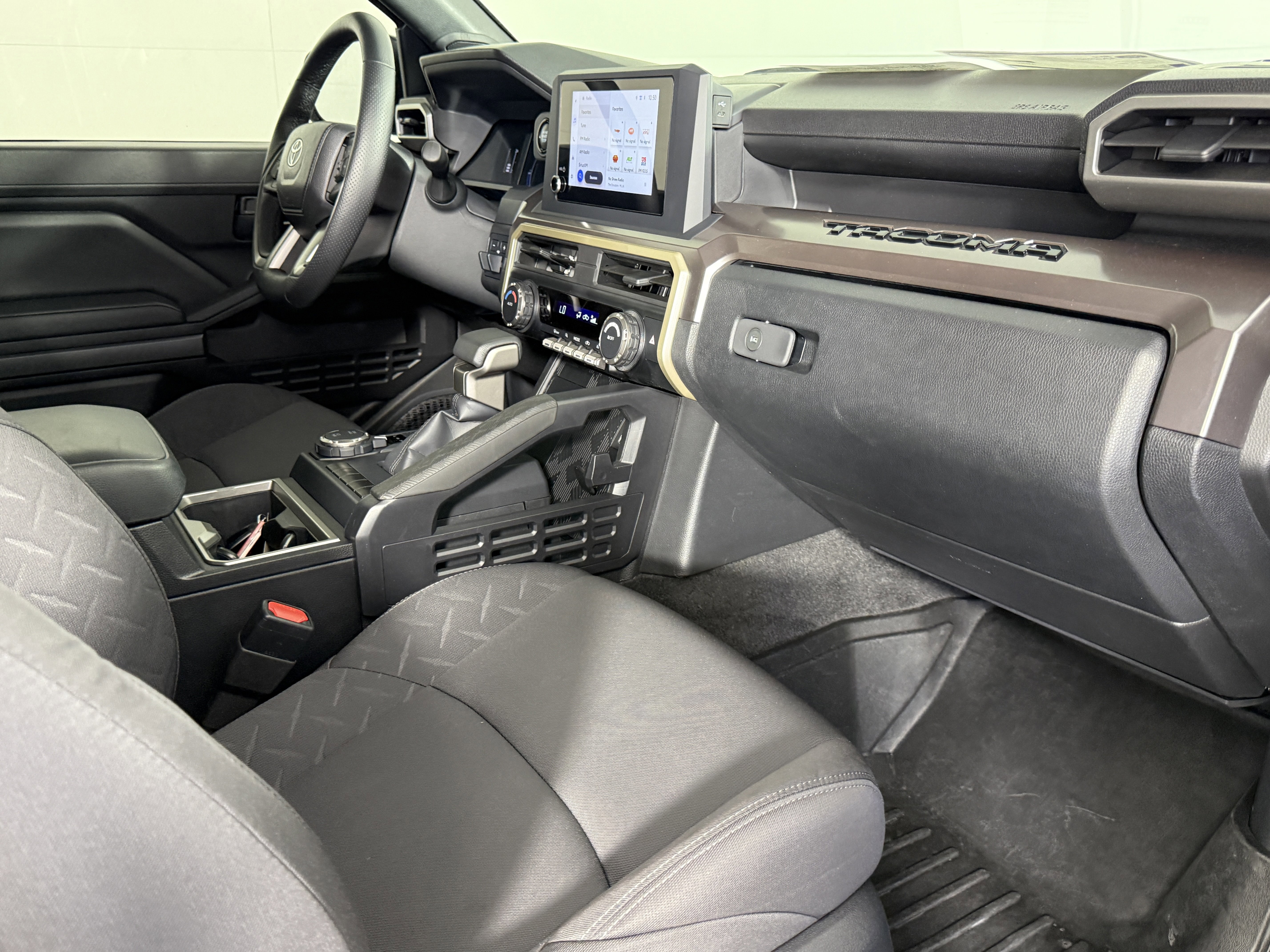 Used 2024 Toyota Tacoma SR5 w/ SR5 Upgrade Package AWD/4WD image 14