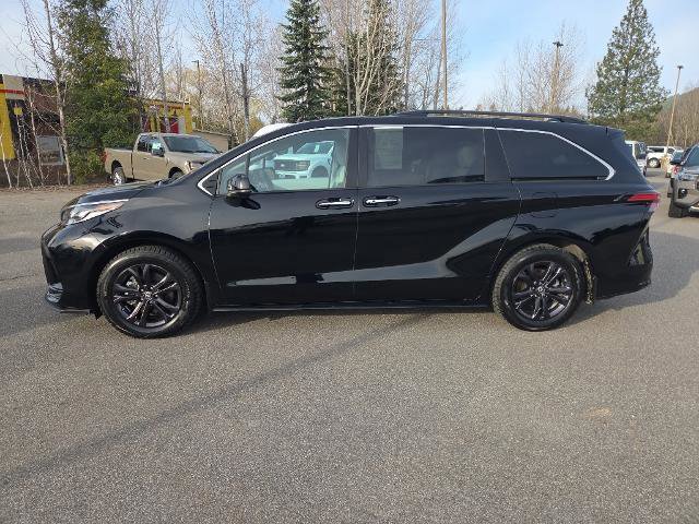Used 2024 Toyota Sienna XSE AWD/4WD image 2