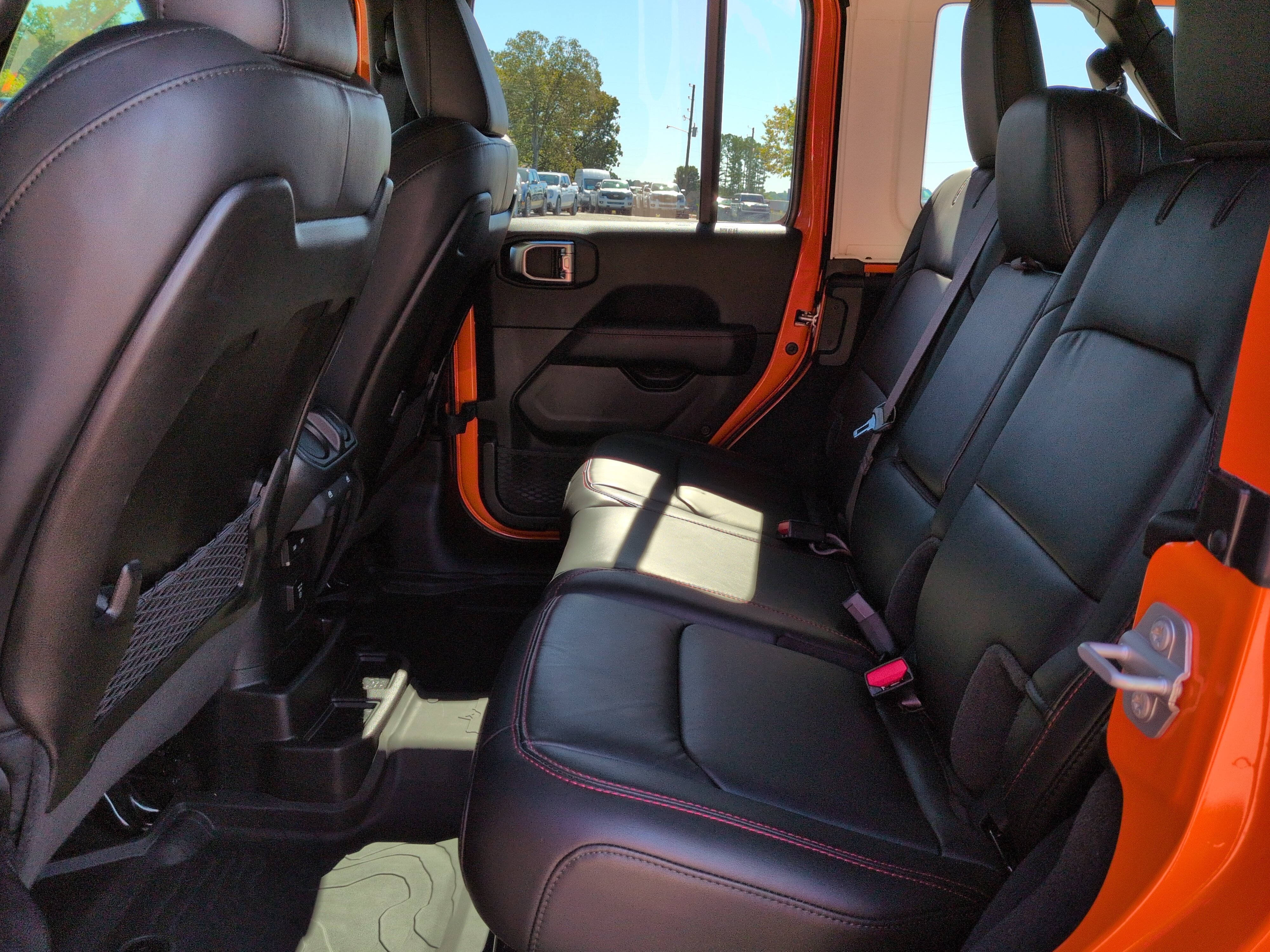 Used 2025 Jeep Wrangler Unlimited Rubicon AWD/4WD image 12