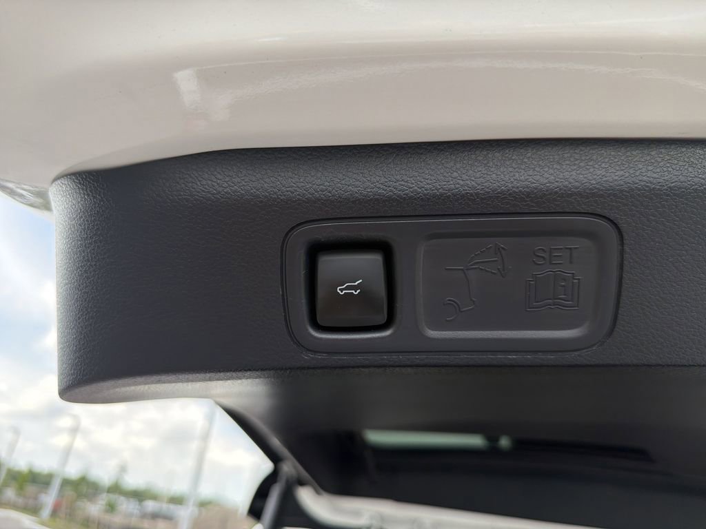 Certified 2024 Ford Expedition Platinum RWD image 11