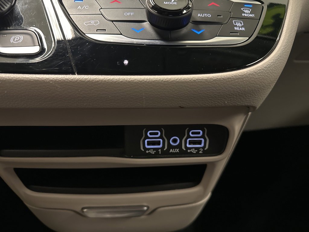 Used 2023 Chrysler Pacifica Touring-L image 24